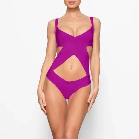 SKIMS Bandage Monokini suit Lollipop - Picture 1 of 6